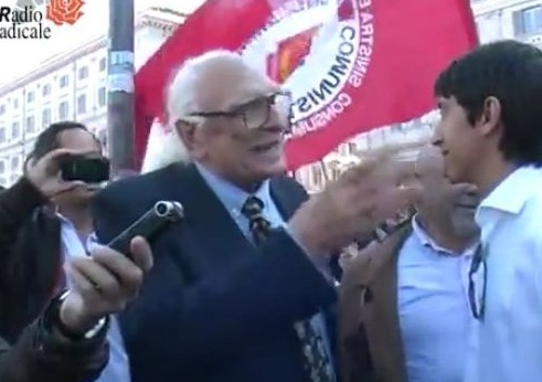 Pannella insultato durante la manifestazione degli Indignati